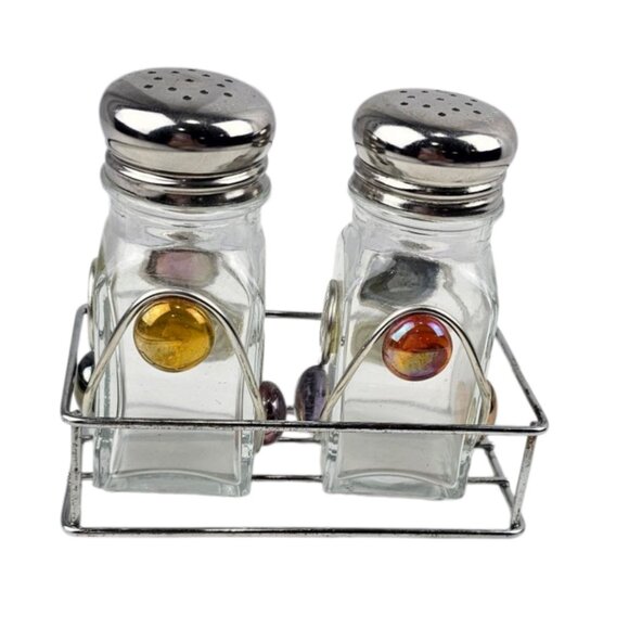 Beaded Salt and Pepper, Salt and Pepper Shakers, Wire Art Shaker, Kitchen Gadget - Picture 4 of 10